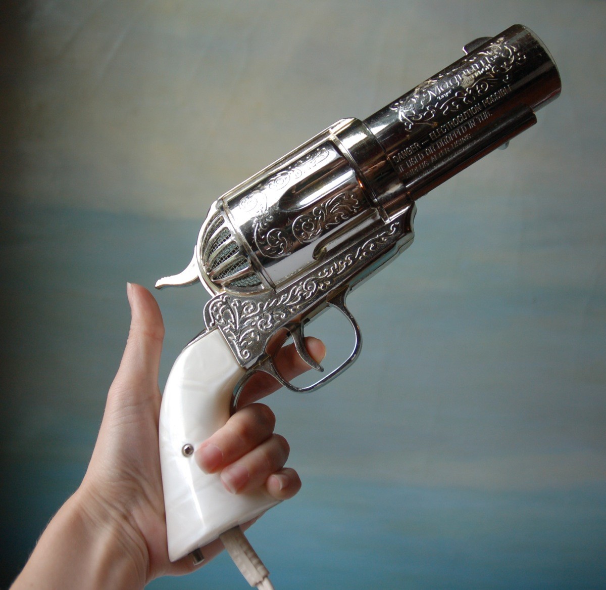 http://www.dudeiwantthat.com/style/grooming/The-357-Magnum-Gun-Hair-Dryer-874.jpg