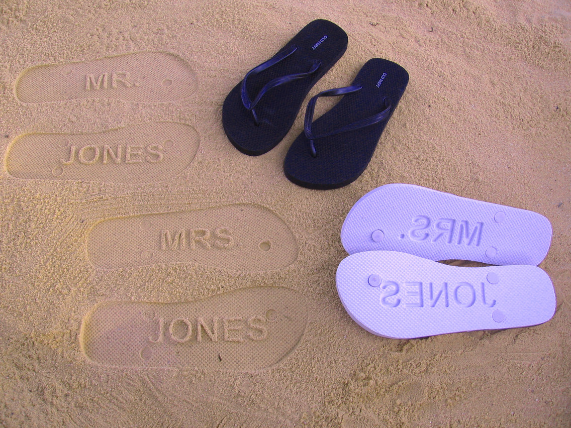 Sand Imprint Flip Flops | DudeIWantThat